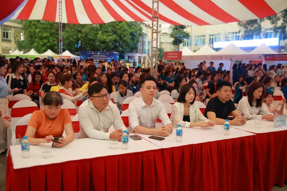 Cán bộ giảng viên, sinh viên tham dự Ngày Sách và Văn hóa đọc HNMU